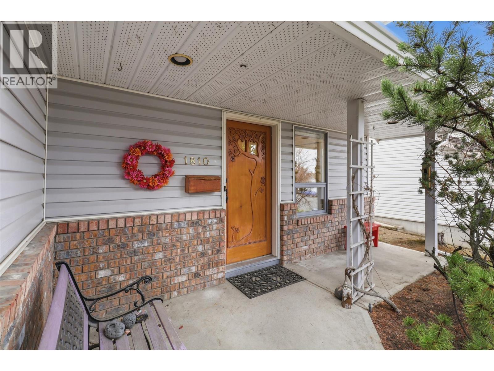 1810 Mckinley Court, Kamloops, British Columbia  V2E 2L9 - Photo 3 - 10376187