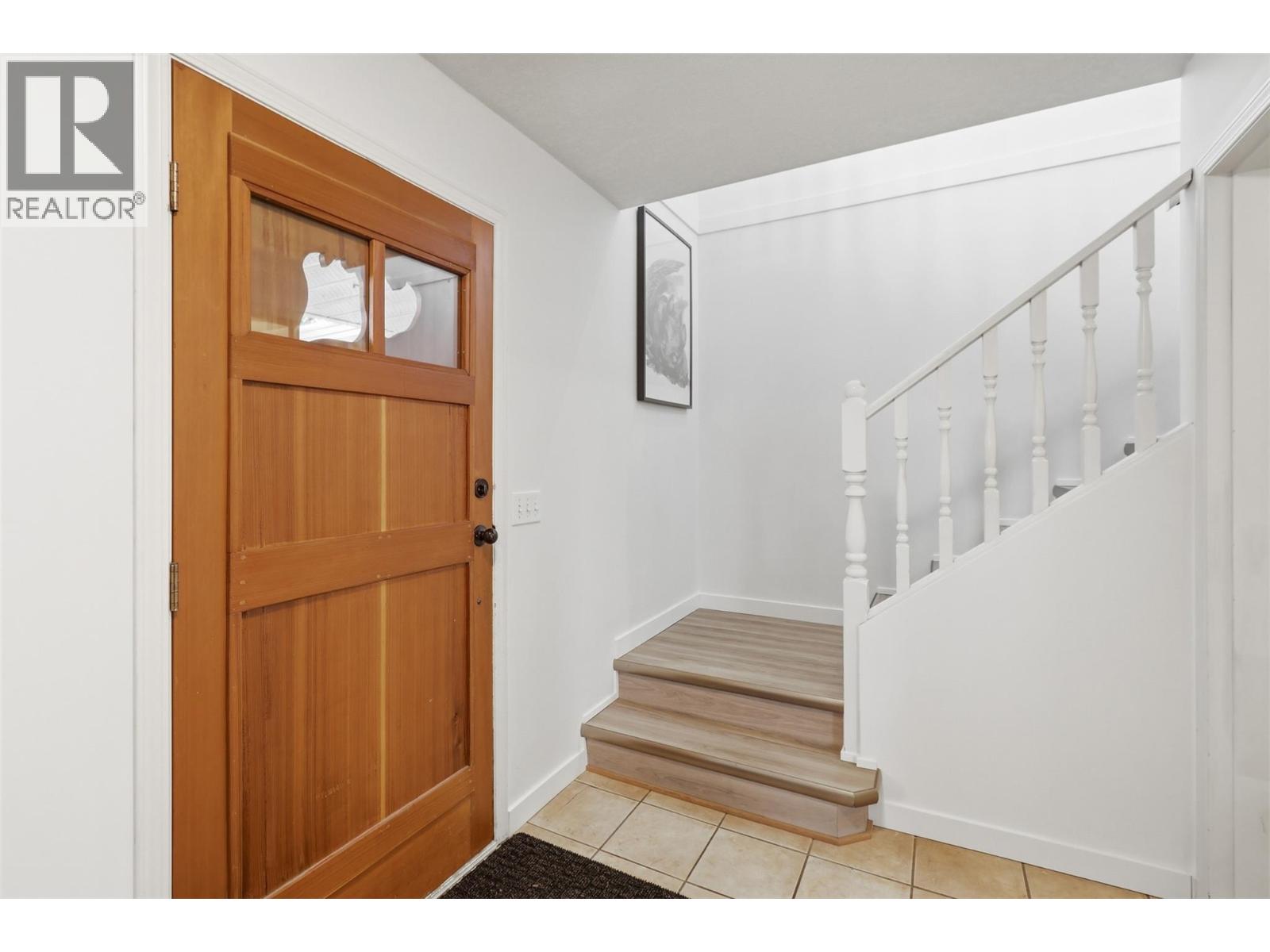 1810 Mckinley Court, Kamloops, British Columbia  V2E 2L9 - Photo 5 - 10376187