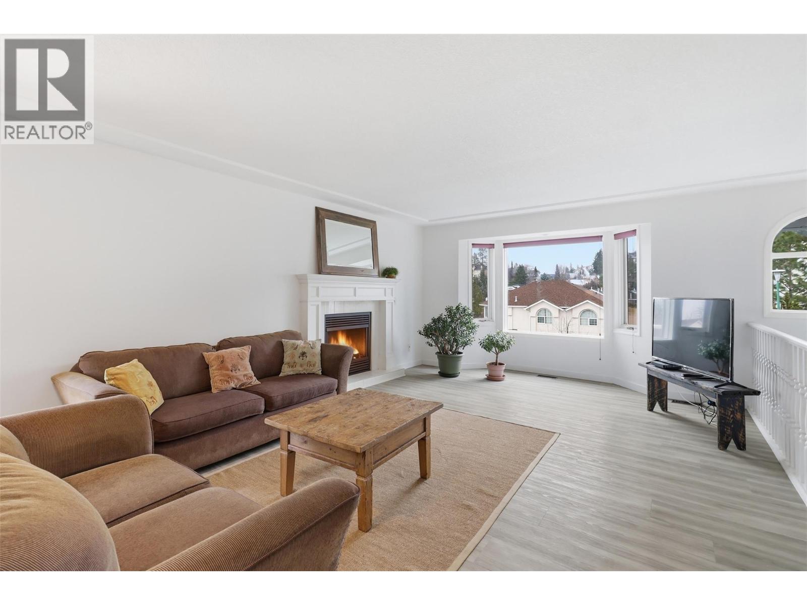 1810 Mckinley Court, Kamloops, British Columbia  V2E 2L9 - Photo 6 - 10376187