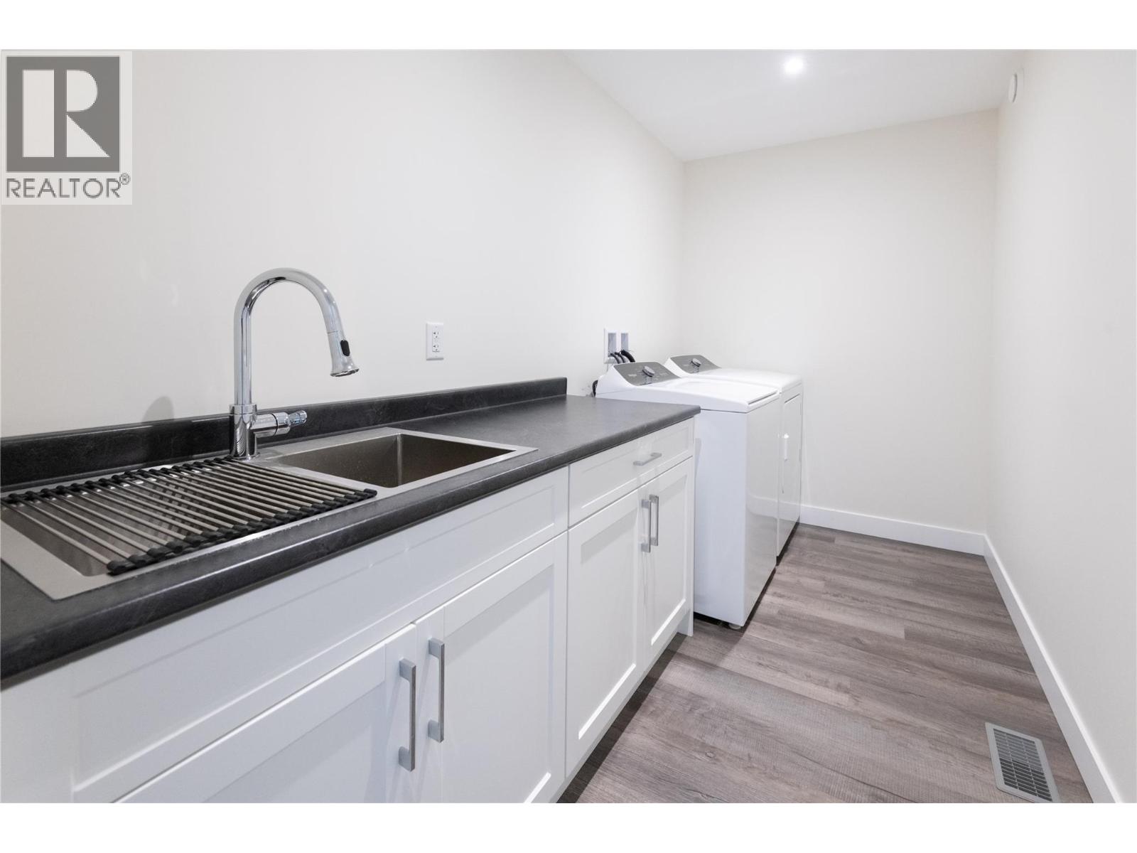 6390 Okanagan Street, Oliver, British Columbia  V0H 1T0 - Photo 27 - 10375835