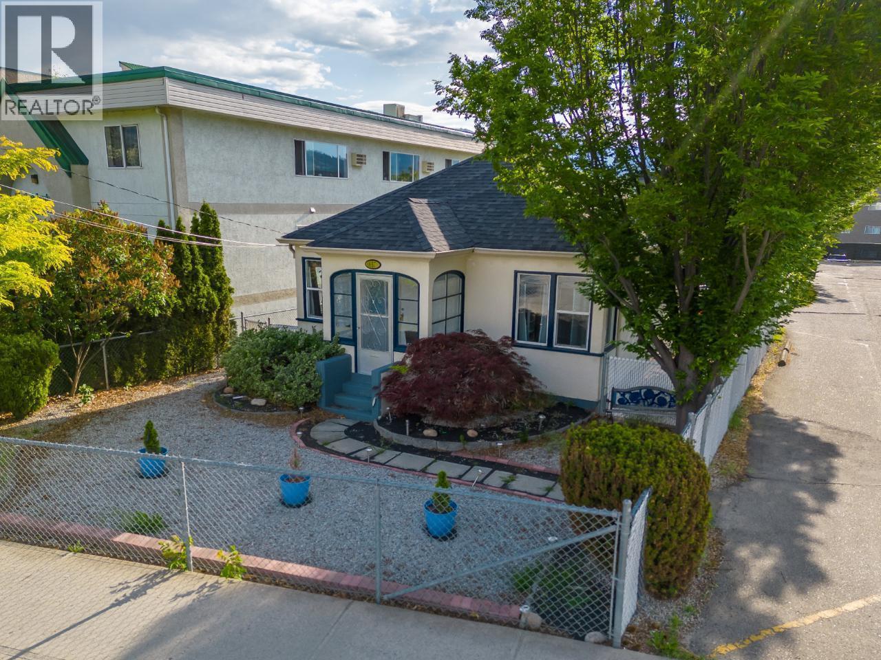 857 Main Street, Penticton, British Columbia  V2A 5E3 - Photo 1 - 10376427