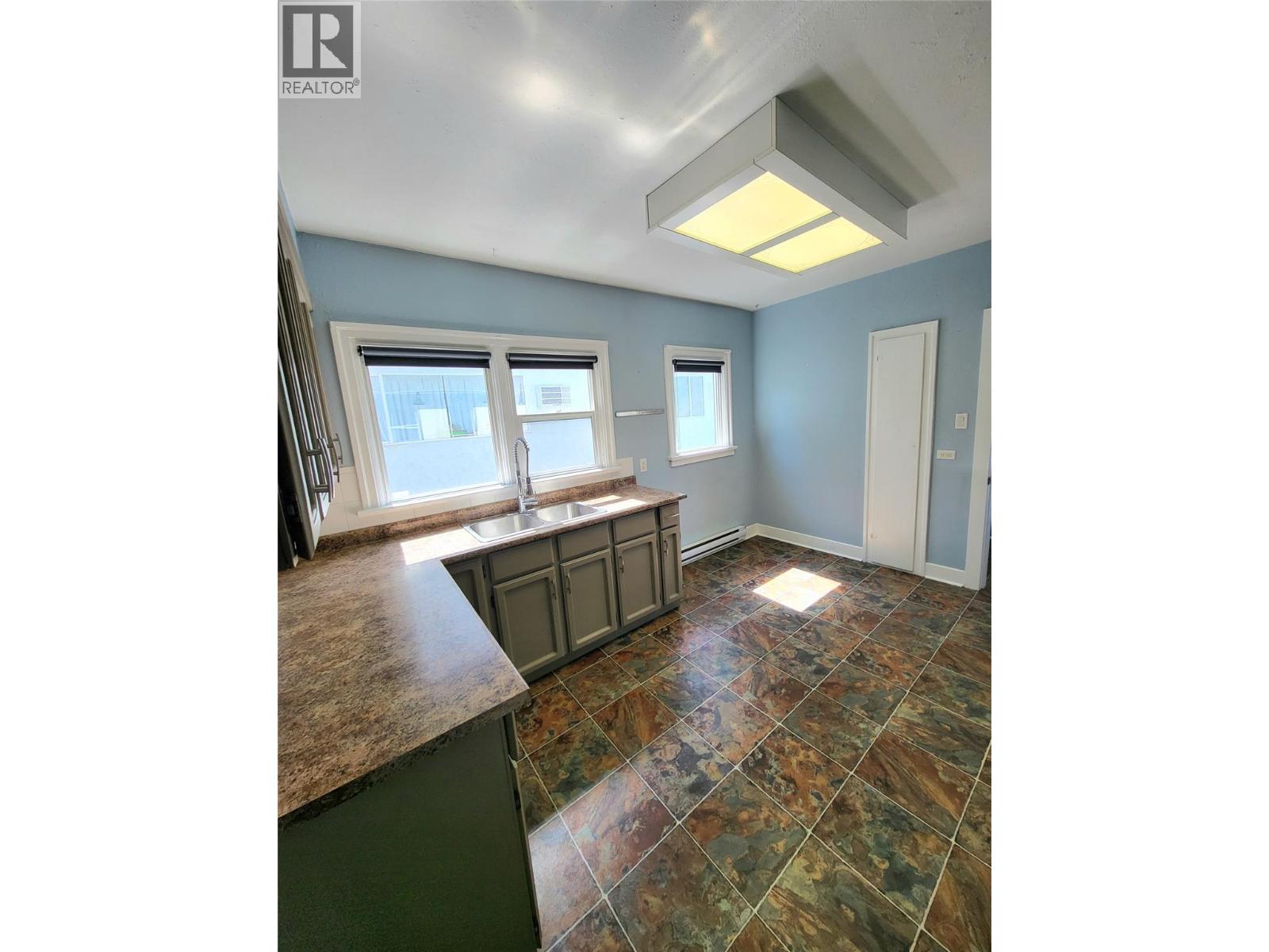 857 Main Street, Penticton, British Columbia  V2A 5E3 - Photo 6 - 10376427