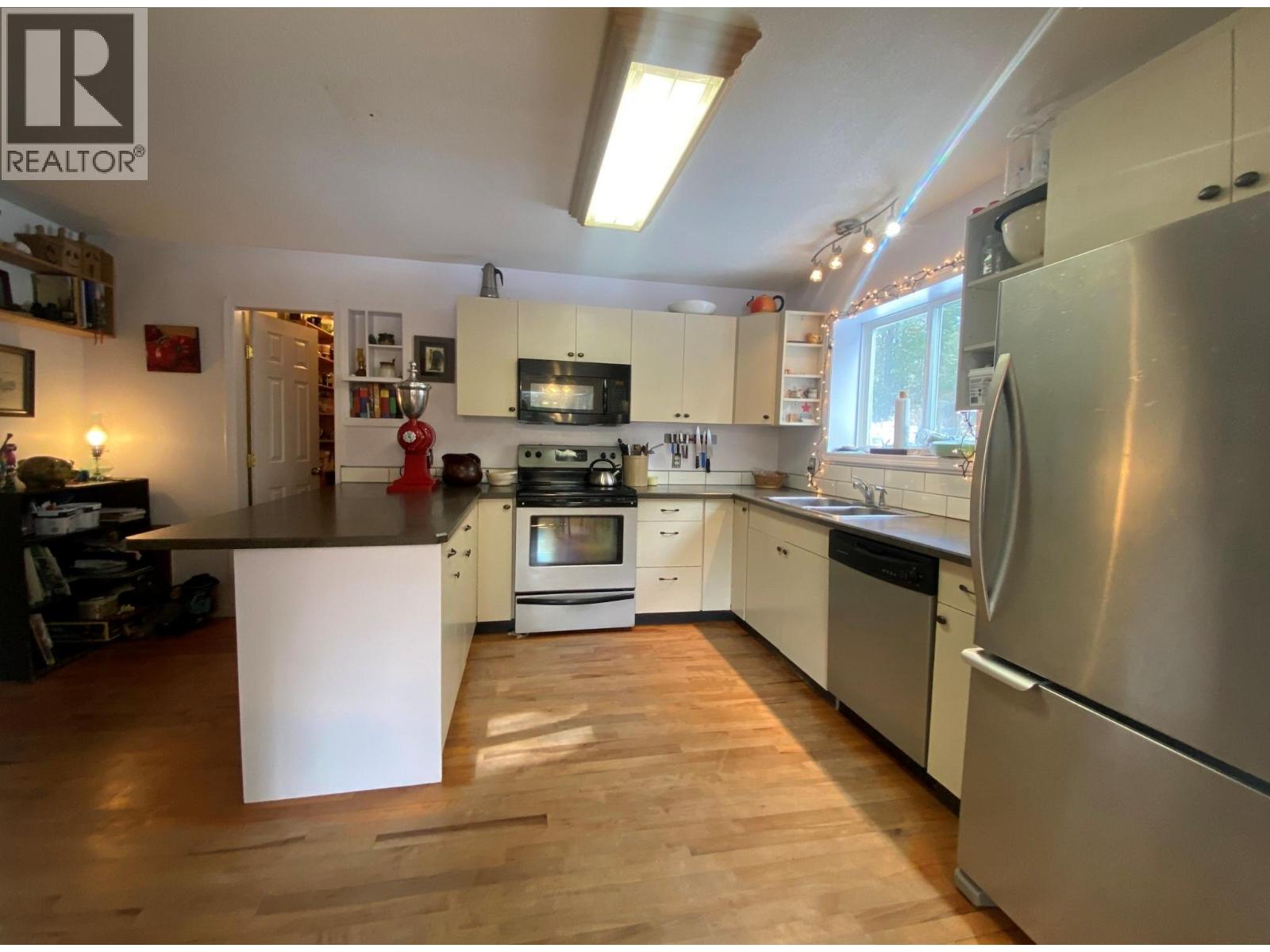 10625 Granby Road, Grand Forks, British Columbia  V0H 1H1 - Photo 3 - 10376365