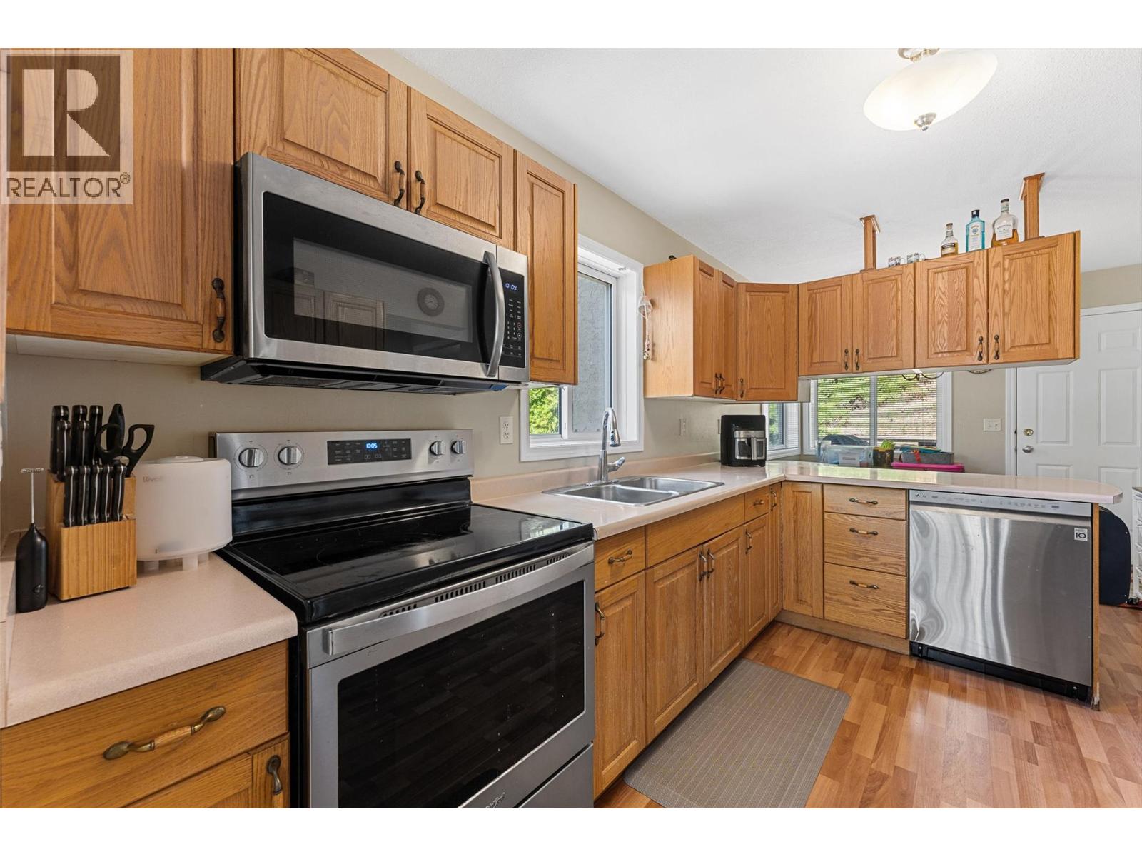 580 Spruceview Place N, Kelowna, British Columbia  V1V 1S7 - Photo 10 - 10376330