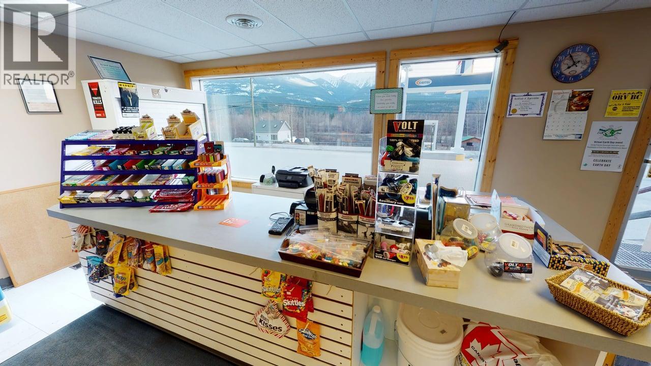 747 Nicholson Road, Golden, British Columbia  V0A 1H2 - Photo 1 - 10376460