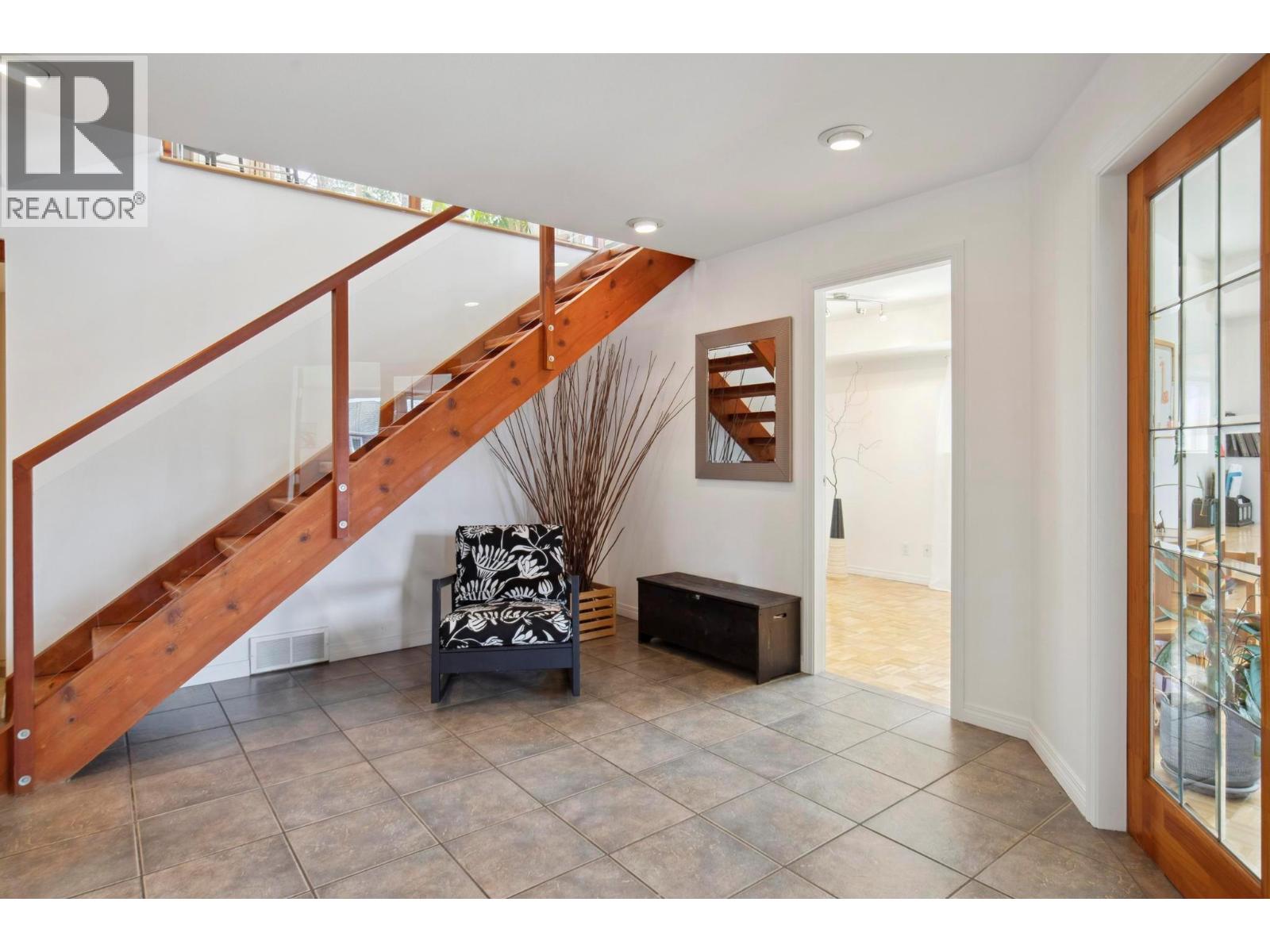 183 Magic Drive, Kelowna, British Columbia  V1V 1N2 - Photo 5 - 10376472