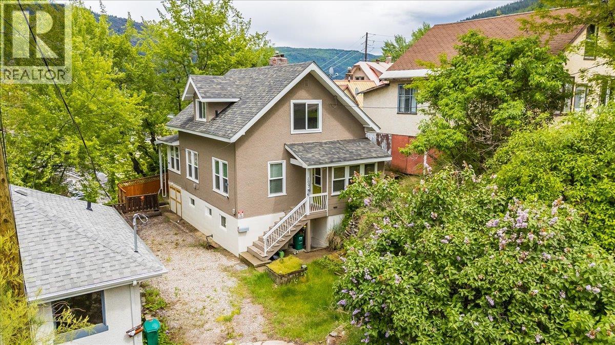 1667 Cedar Avenue, Trail, British Columbia  V1R 4C9 - Photo 1 - 10376355