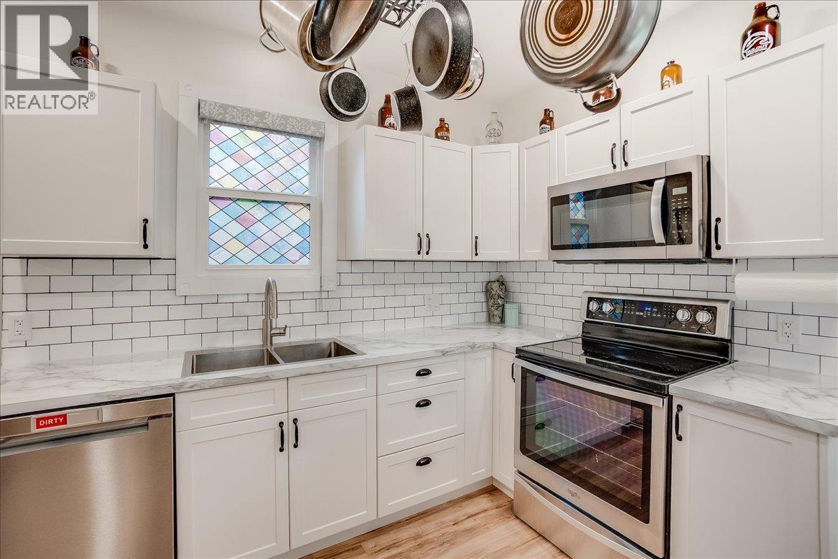 1667 Cedar Avenue, Trail, British Columbia  V1R 4C9 - Photo 11 - 10376355