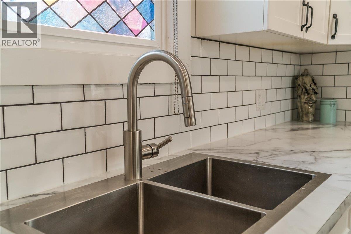 1667 Cedar Avenue, Trail, British Columbia  V1R 4C9 - Photo 12 - 10376355