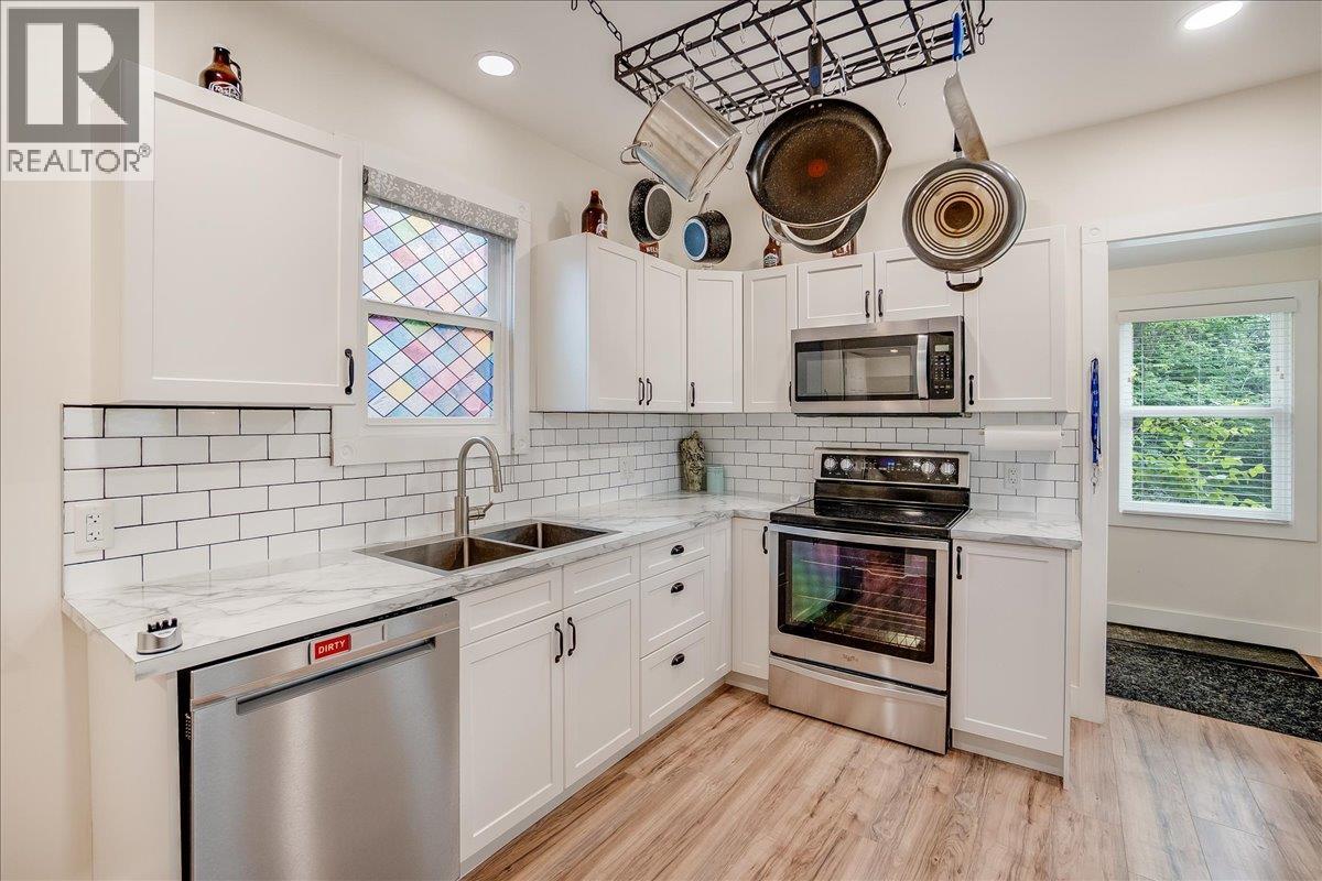 1667 Cedar Avenue, Trail, British Columbia  V1R 4C9 - Photo 13 - 10376355