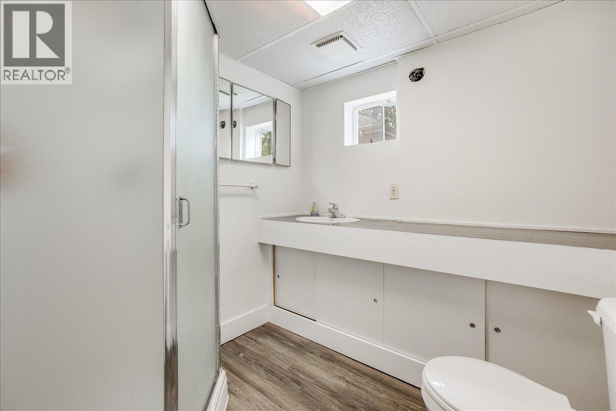 1667 Cedar Avenue, Trail, British Columbia  V1R 4C9 - Photo 38 - 10376355