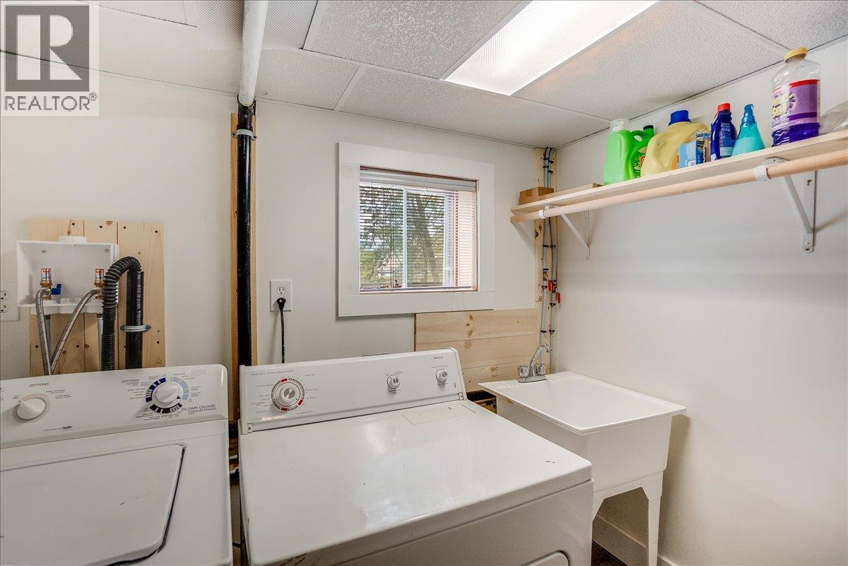 1667 Cedar Avenue, Trail, British Columbia  V1R 4C9 - Photo 43 - 10376355