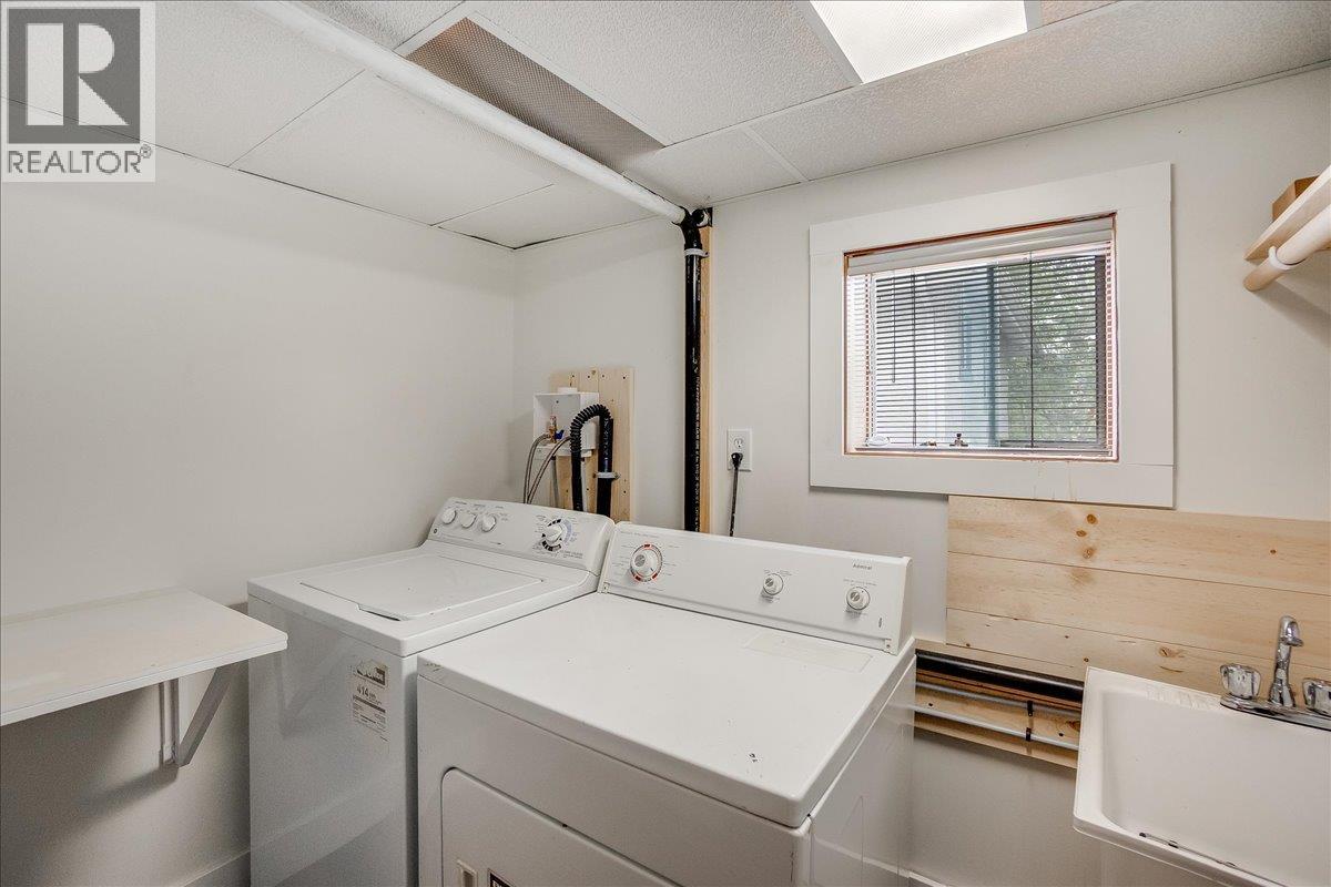 1667 Cedar Avenue, Trail, British Columbia  V1R 4C9 - Photo 44 - 10376355