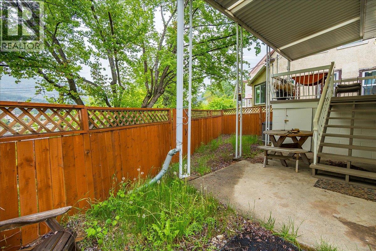 1667 Cedar Avenue, Trail, British Columbia  V1R 4C9 - Photo 6 - 10376355