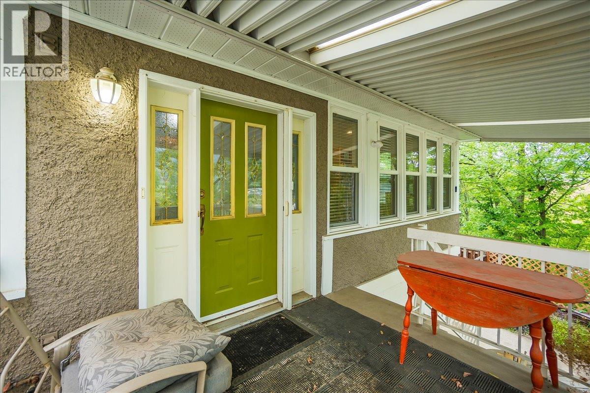 1667 Cedar Avenue, Trail, British Columbia  V1R 4C9 - Photo 7 - 10376355