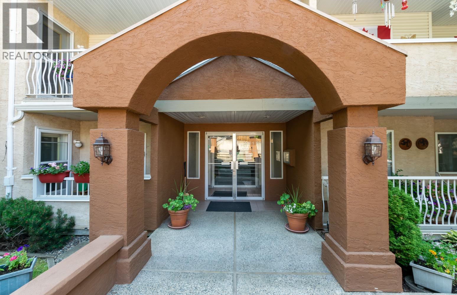 251 6 Street Se Unit# 109, Salmon Arm, British Columbia  V1E 1J9 - Photo 2 - 10376249