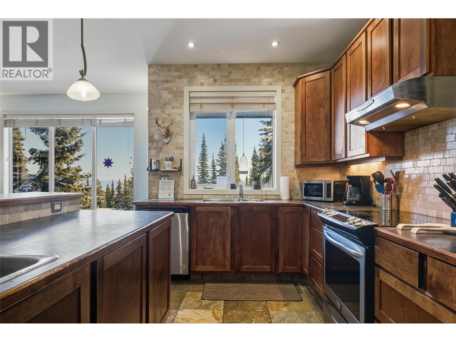 725 Monashee Road, Silver Star, British Columbia  V1B 0S5 - Photo 14 - 10376127