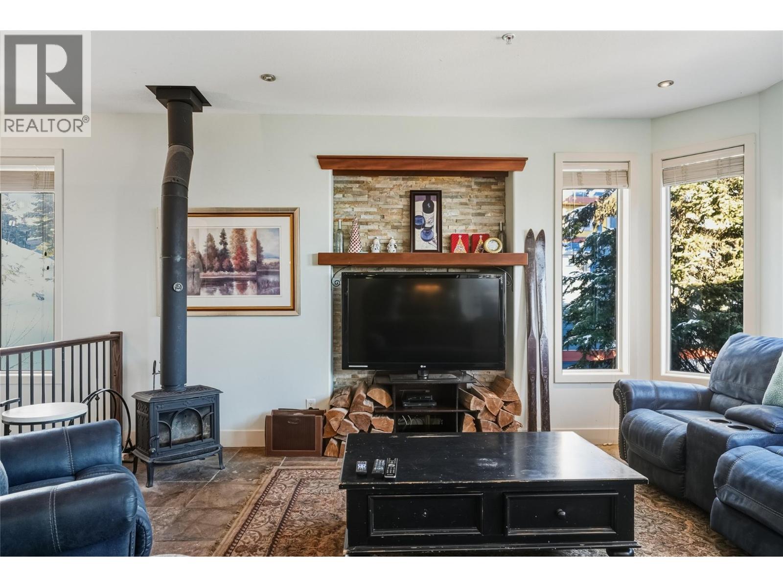 725 Monashee Road, Silver Star, British Columbia  V1B 0S5 - Photo 8 - 10376127