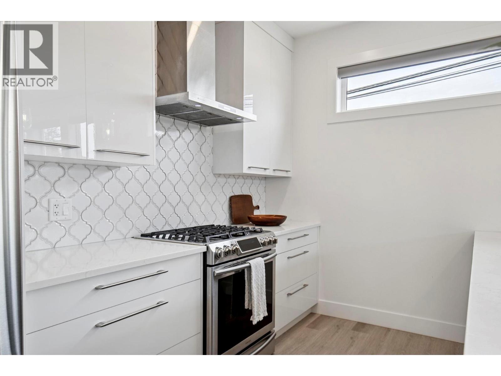 966 Fuller Avenue, Kelowna, British Columbia  V1Y 6X4 - Photo 5 - 10376337