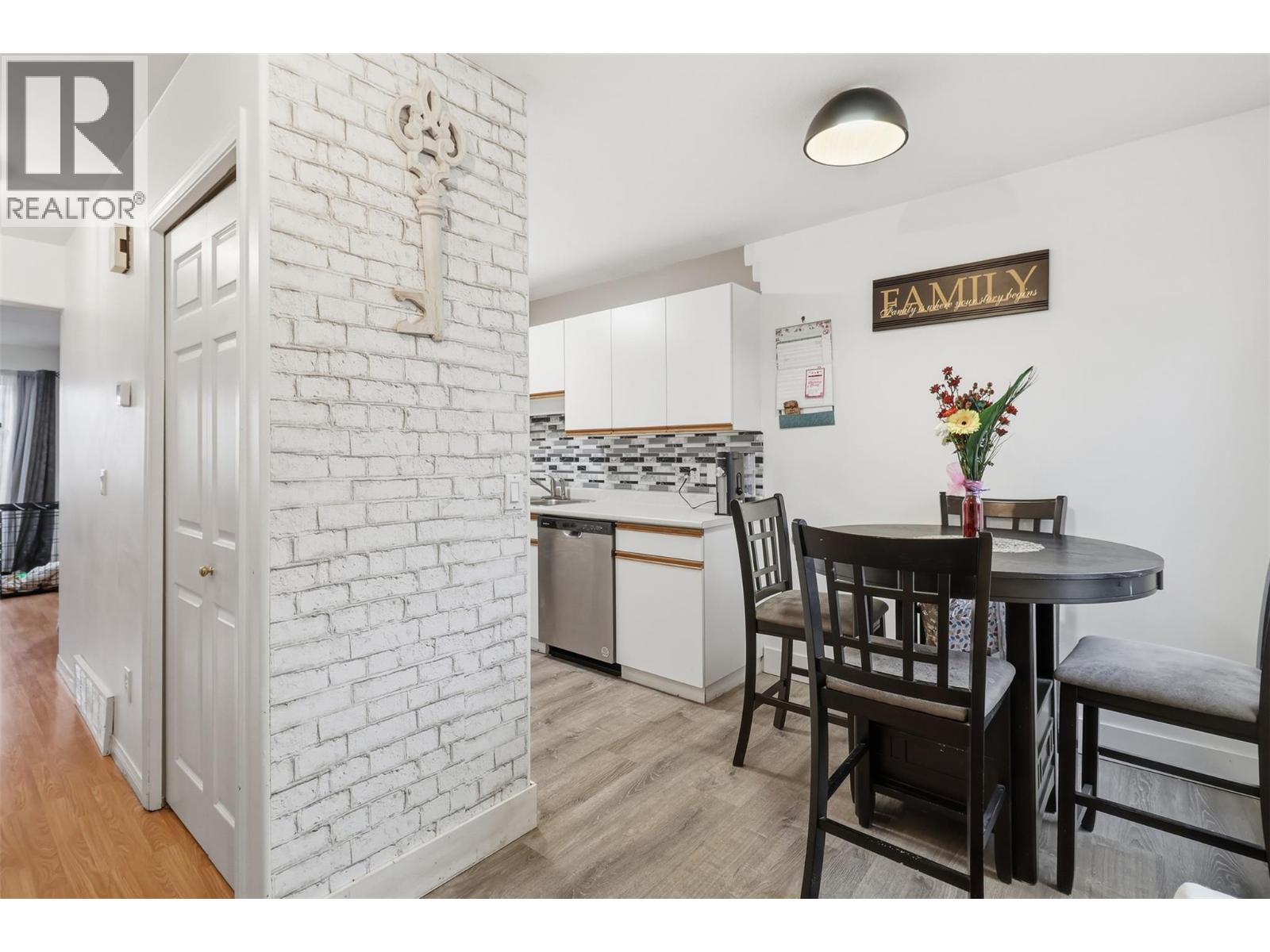 383 Columbia  W Street Unit# 13, Kamloops, British Columbia  V2C 1K5 - Photo 4 - 10376470