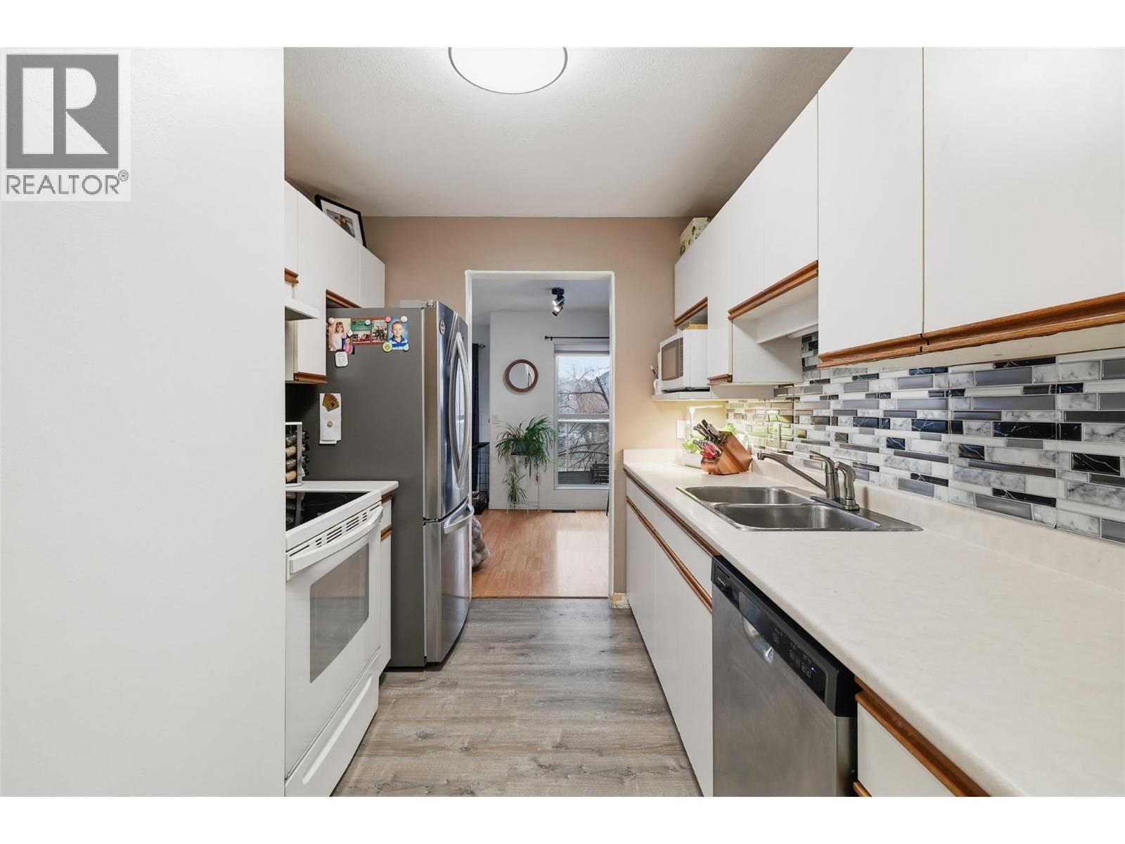 383 Columbia  W Street Unit# 13, Kamloops, British Columbia  V2C 1K5 - Photo 5 - 10376470