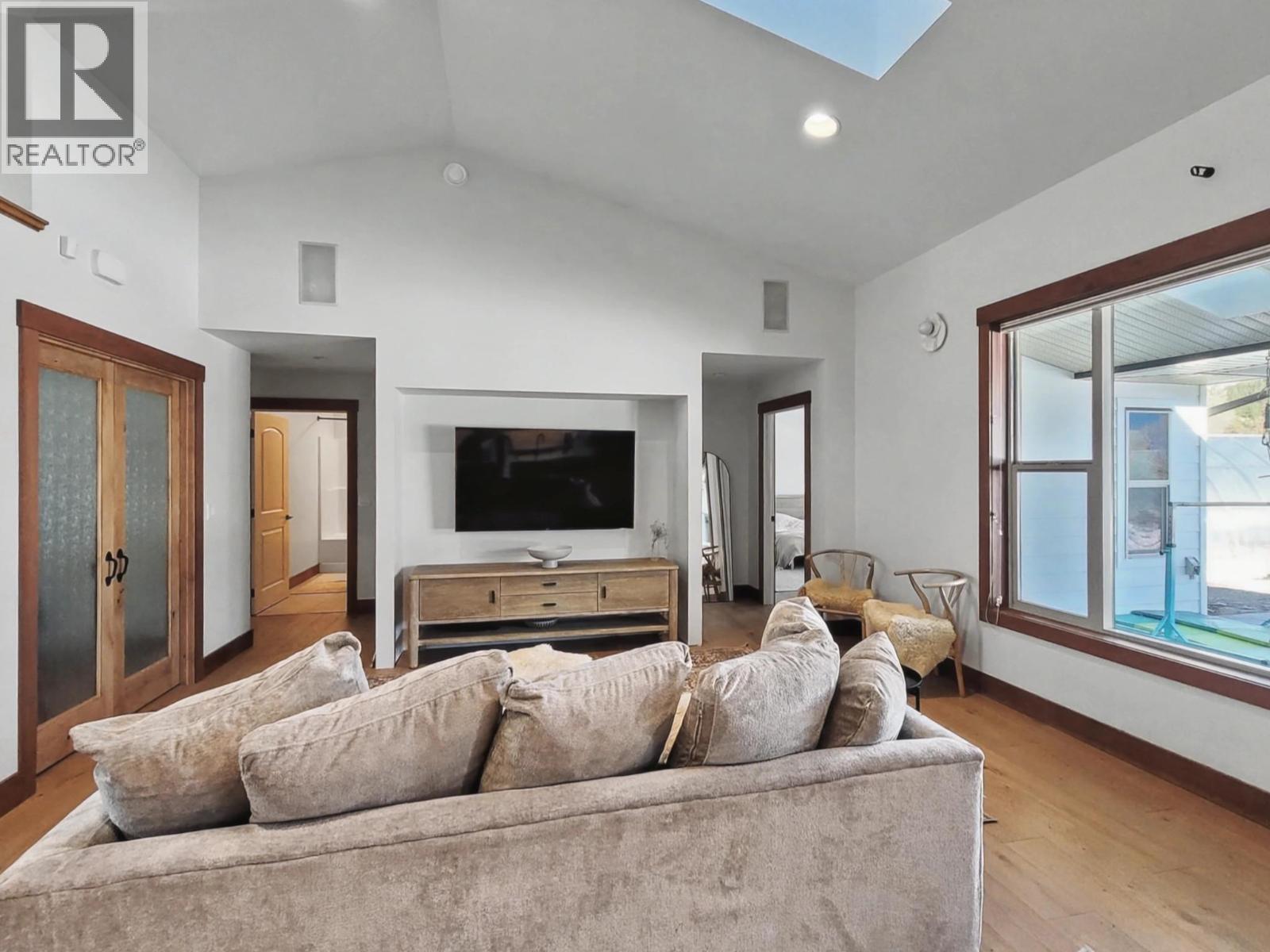 8170 Plotnikoff Road, Grand Forks, British Columbia  V0H 1H2 - Photo 14 - 10376518