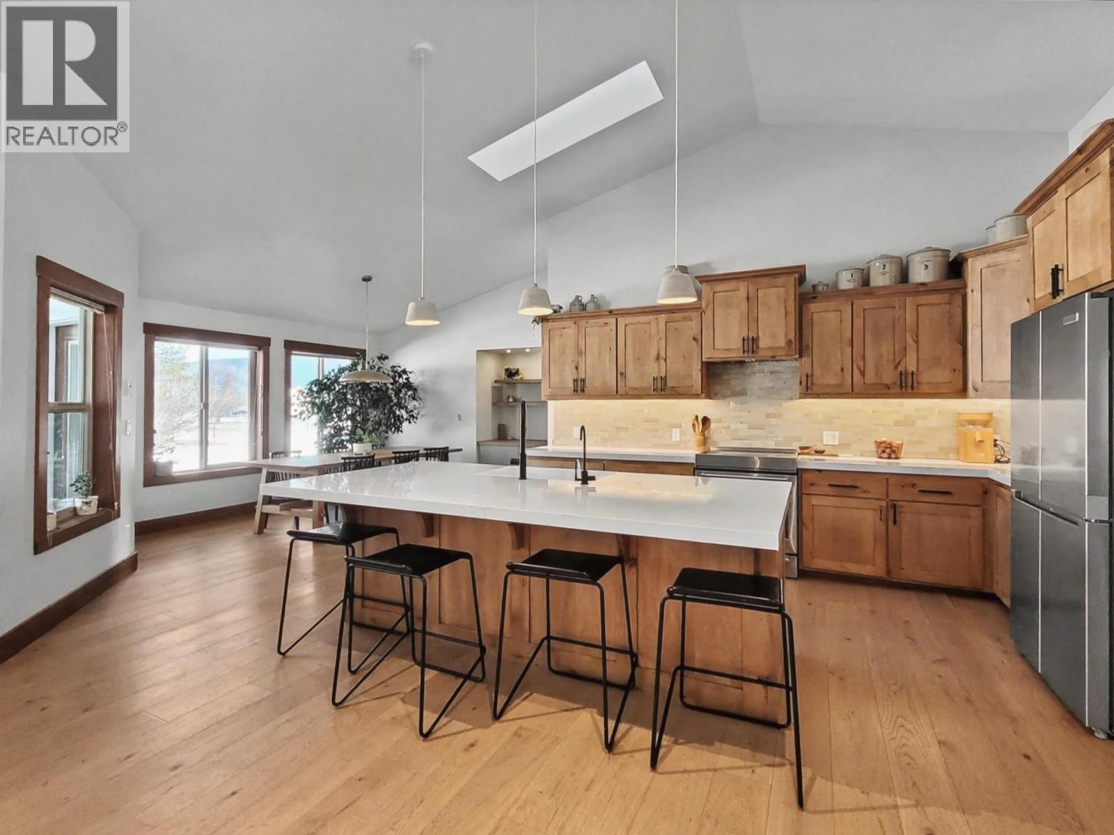 8170 Plotnikoff Road, Grand Forks, British Columbia  V0H 1H2 - Photo 4 - 10376518