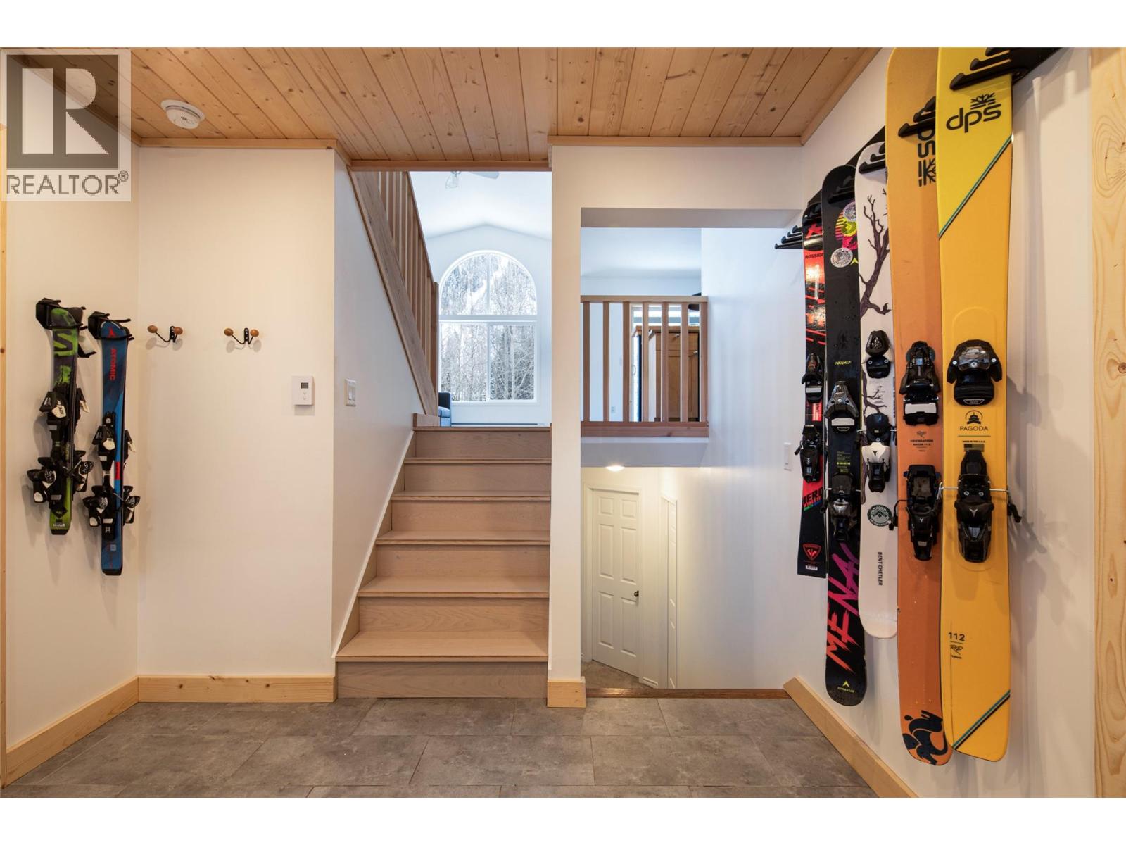 1380 Burfield Drive, Sun Peaks, British Columbia  V0E 5N0 - Photo 3 - 10376245