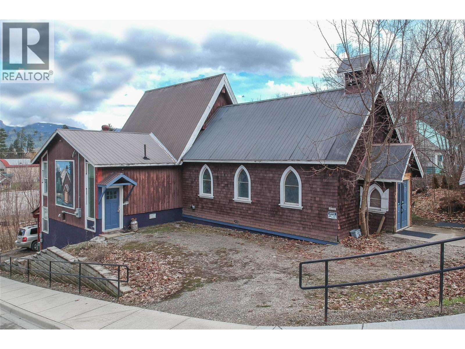 2193 Park Avenue, Lumby, British Columbia  V0E 2G0 - Photo 1 - 10376468