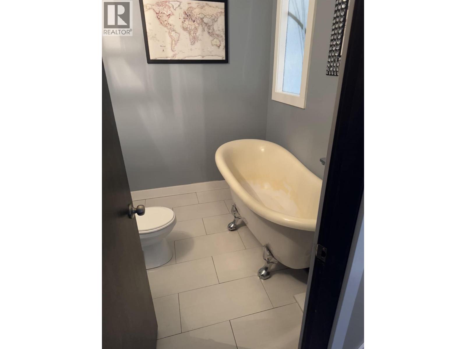 2193 Park Avenue, Lumby, British Columbia  V0E 2G0 - Photo 11 - 10376468