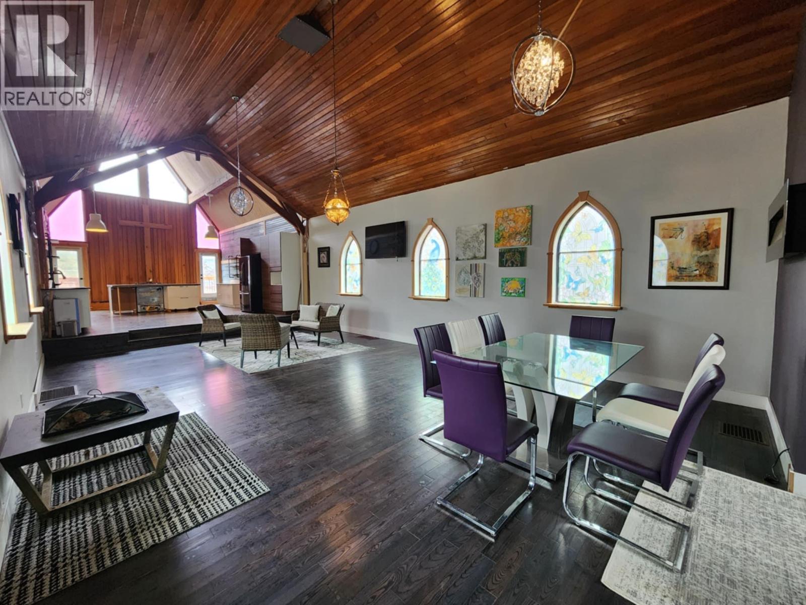 2193 Park Avenue, Lumby, British Columbia  V0E 2G0 - Photo 8 - 10376468