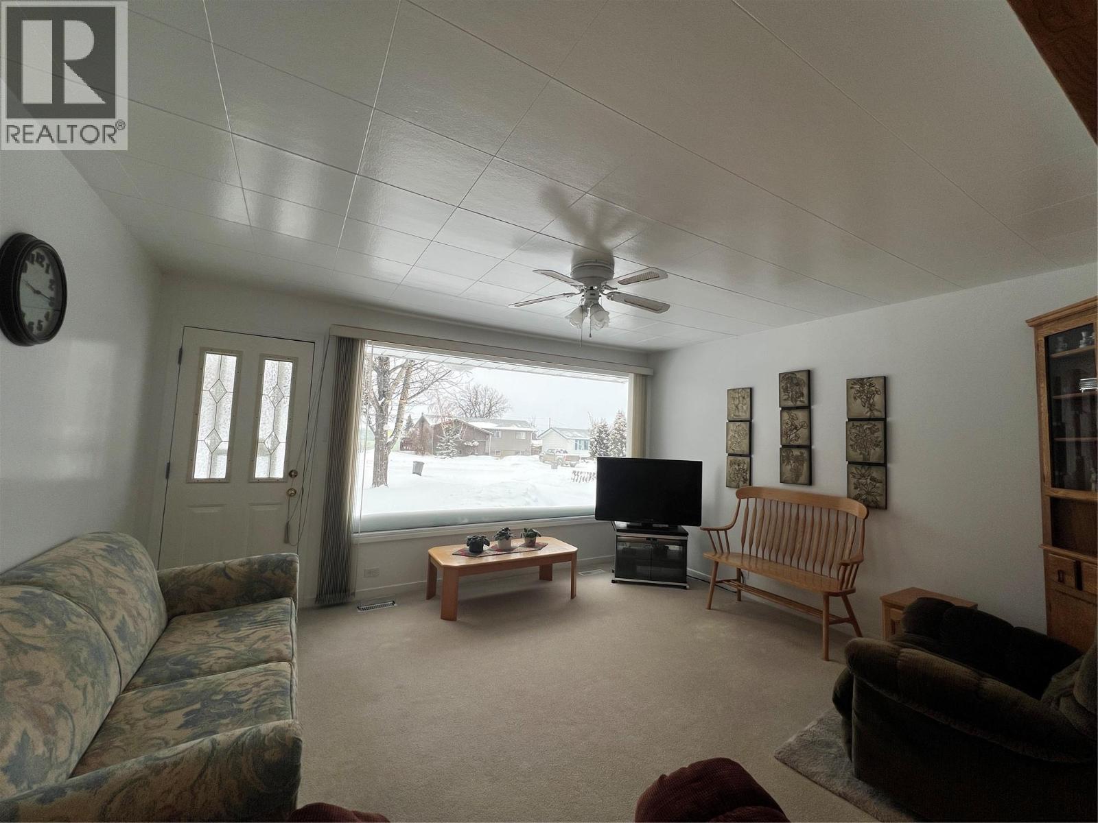 904 92 Avenue, Dawson Creek, British Columbia  V1G 1B8 - Photo 3 - 10376536