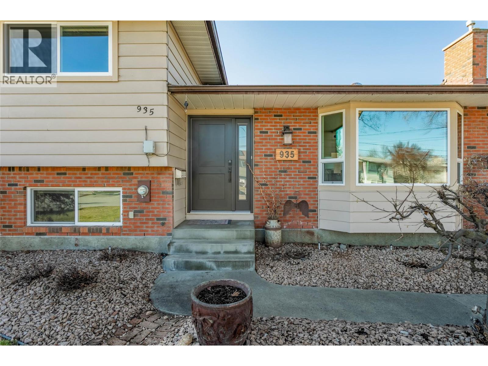 935 Hickory Road, Kelowna, British Columbia  V1X 4K8 - Photo 3 - 10374569