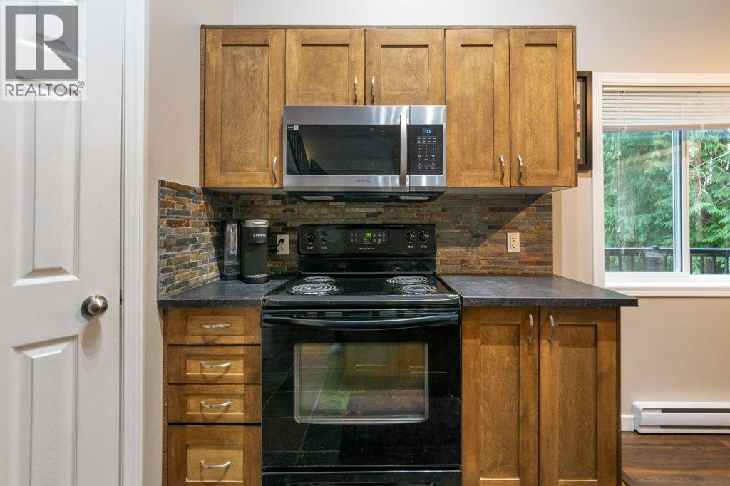 7268 Estate Place, Anglemont, British Columbia  V0E 1M8 - Photo 10 - 10376539