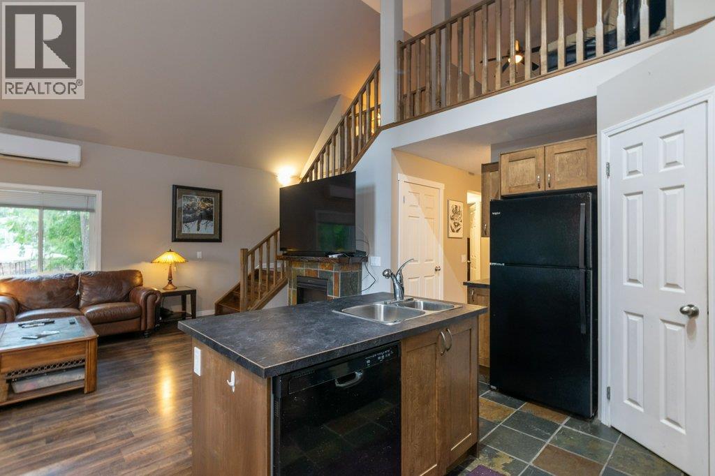 7268 Estate Place, Anglemont, British Columbia  V0E 1M8 - Photo 11 - 10376539