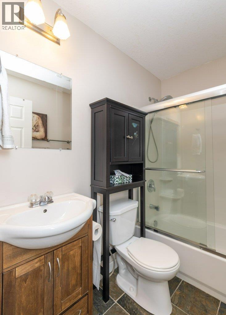 7268 Estate Place, Anglemont, British Columbia  V0E 1M8 - Photo 15 - 10376539