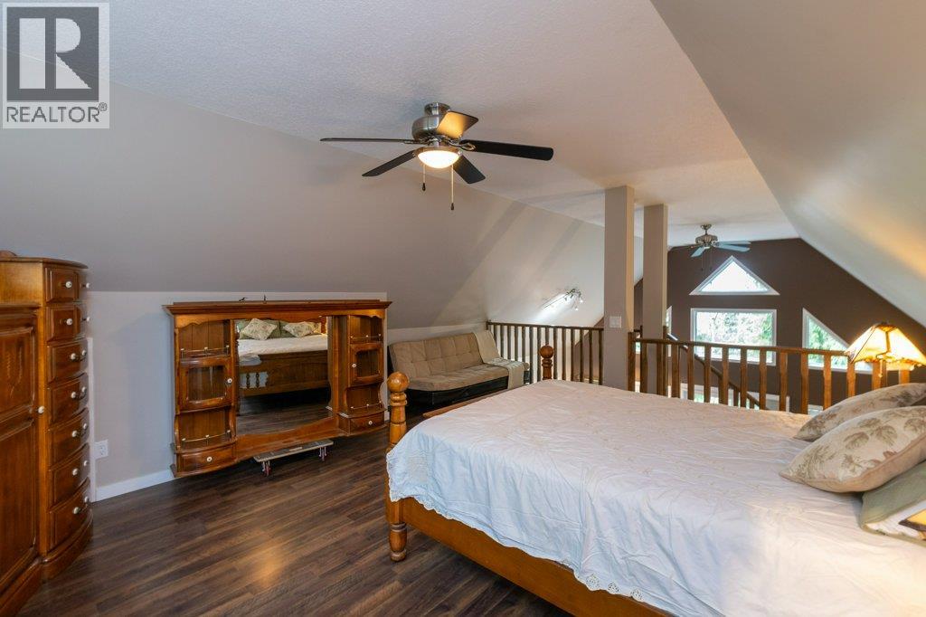 7268 Estate Place, Anglemont, British Columbia  V0E 1M8 - Photo 19 - 10376539