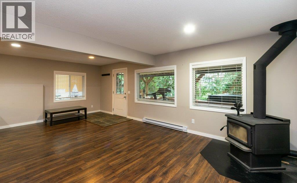 7268 Estate Place, Anglemont, British Columbia  V0E 1M8 - Photo 20 - 10376539