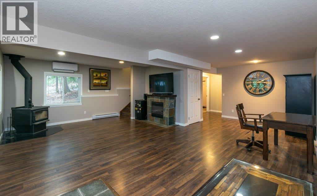 7268 Estate Place, Anglemont, British Columbia  V0E 1M8 - Photo 21 - 10376539