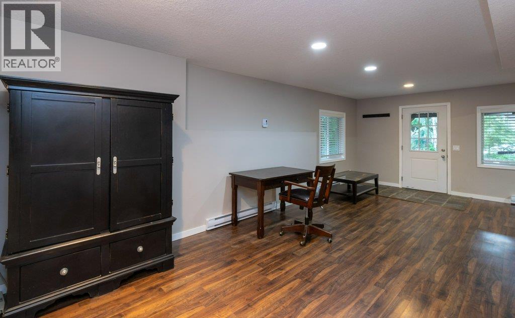 7268 Estate Place, Anglemont, British Columbia  V0E 1M8 - Photo 23 - 10376539