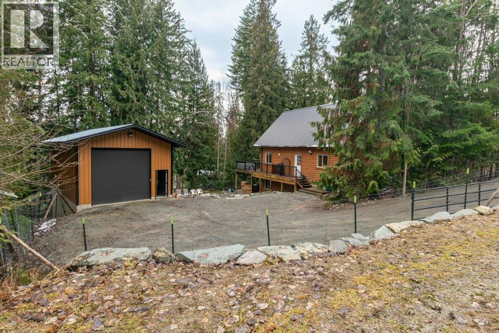 7268 Estate Place, Anglemont, British Columbia  V0E 1M8 - Photo 28 - 10376539