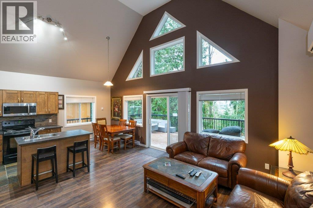 7268 Estate Place, Anglemont, British Columbia  V0E 1M8 - Photo 3 - 10376539