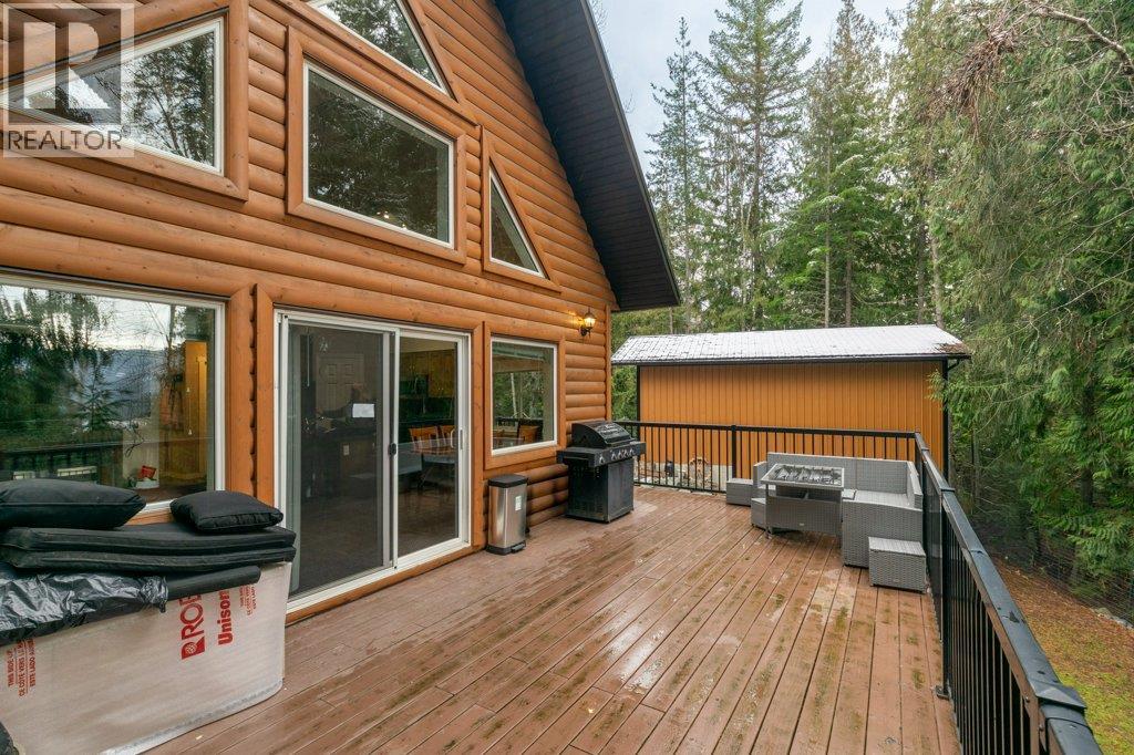 7268 Estate Place, Anglemont, British Columbia  V0E 1M8 - Photo 31 - 10376539