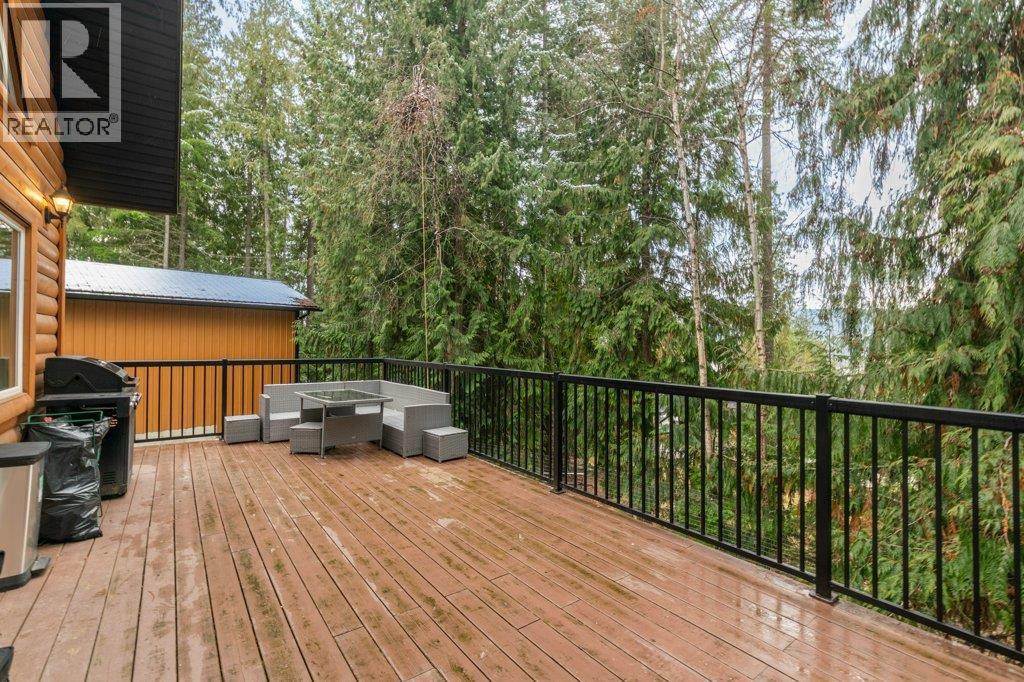 7268 Estate Place, Anglemont, British Columbia  V0E 1M8 - Photo 34 - 10376539