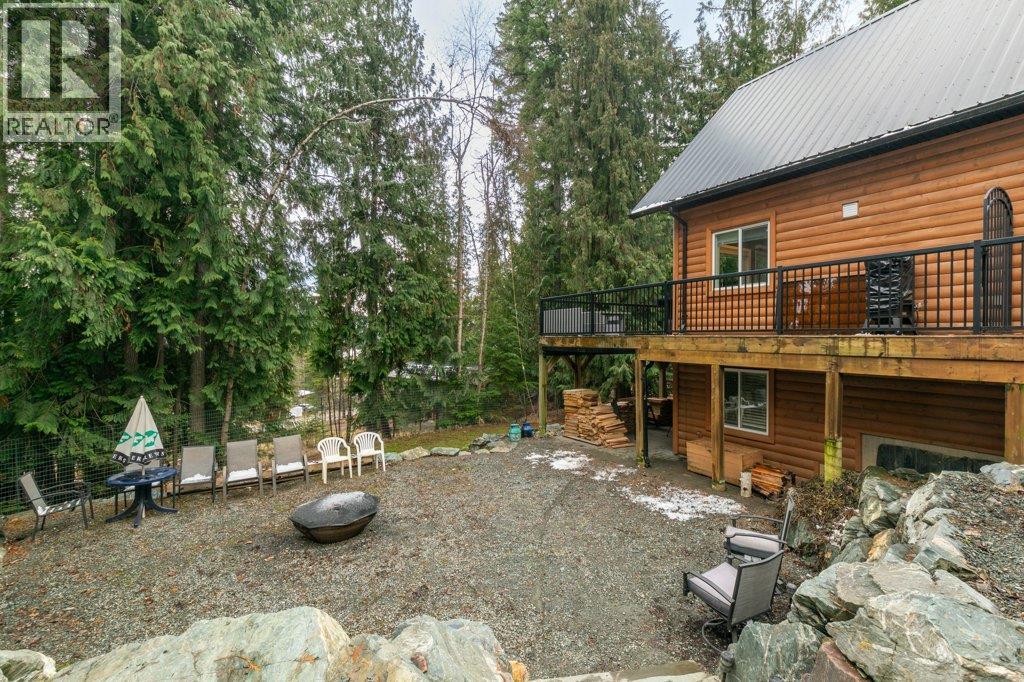 7268 Estate Place, Anglemont, British Columbia  V0E 1M8 - Photo 37 - 10376539