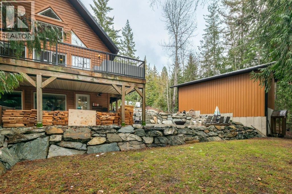 7268 Estate Place, Anglemont, British Columbia  V0E 1M8 - Photo 38 - 10376539