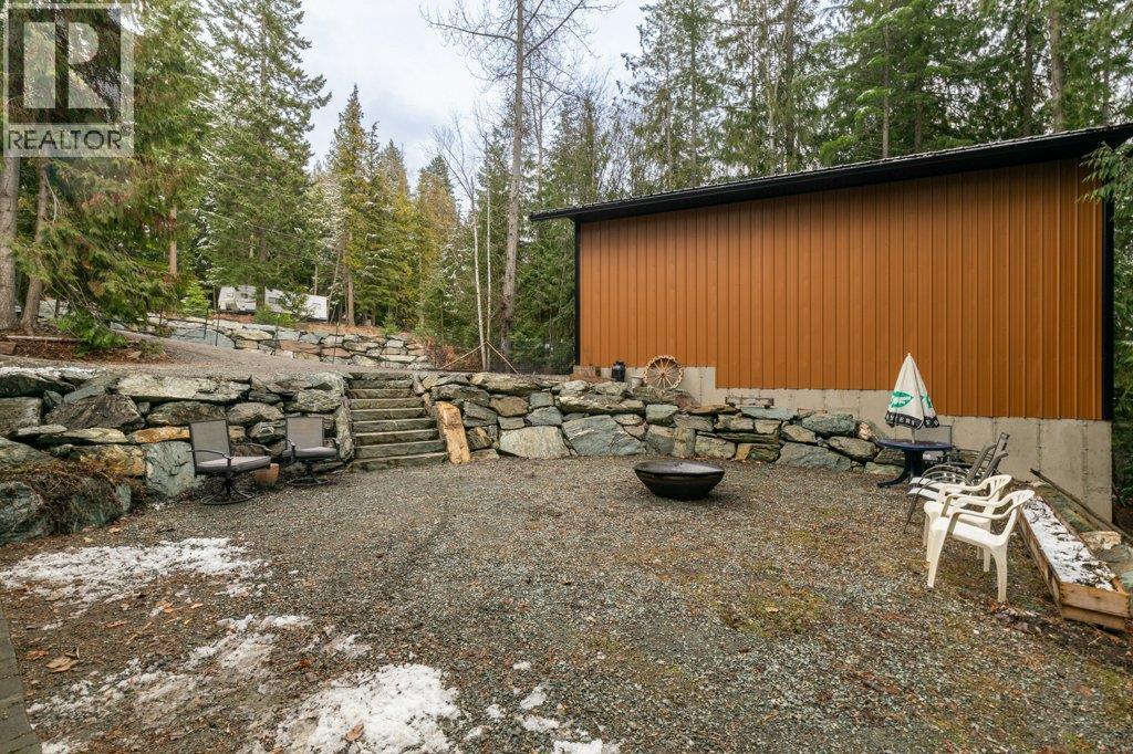 7268 Estate Place, Anglemont, British Columbia  V0E 1M8 - Photo 39 - 10376539