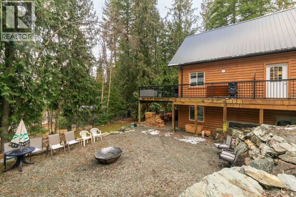 7268 Estate Place, Anglemont, British Columbia  V0E 1M8 - Photo 40 - 10376539
