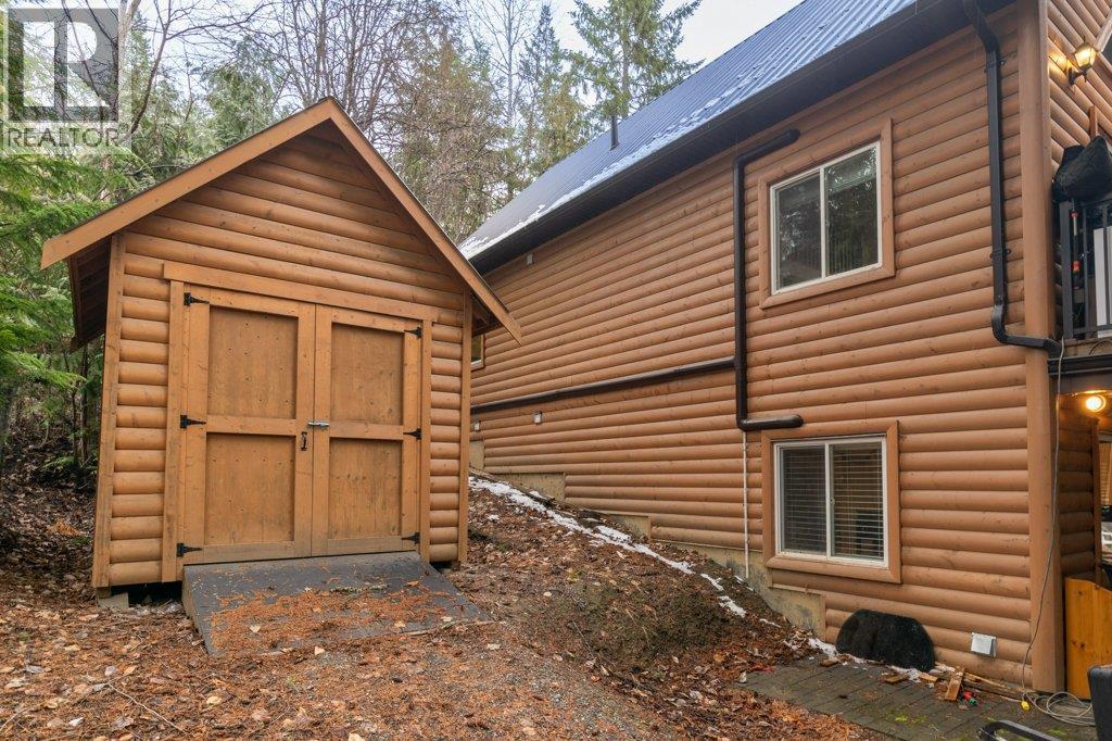 7268 Estate Place, Anglemont, British Columbia  V0E 1M8 - Photo 43 - 10376539