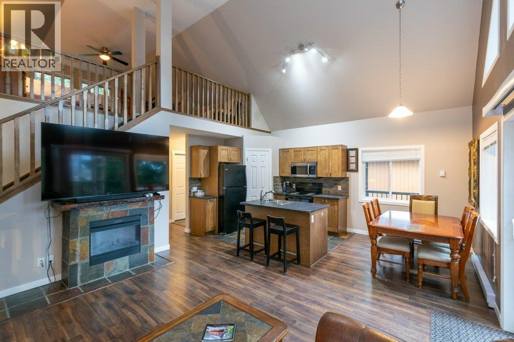 7268 Estate Place, Anglemont, British Columbia  V0E 1M8 - Photo 5 - 10376539